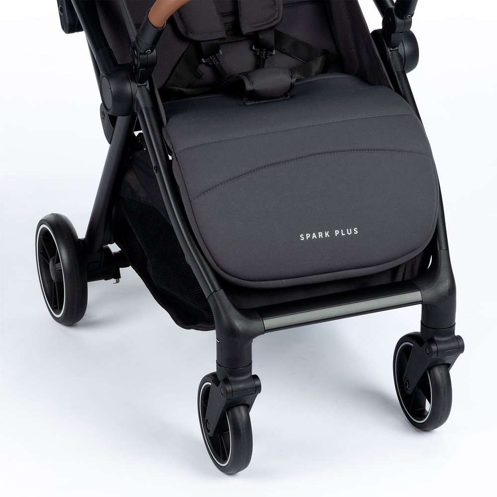 033_c-travelsystem-sparkplus-blackgraphite-safety1st-0015-detalhe-apoiodepe-still.jpg