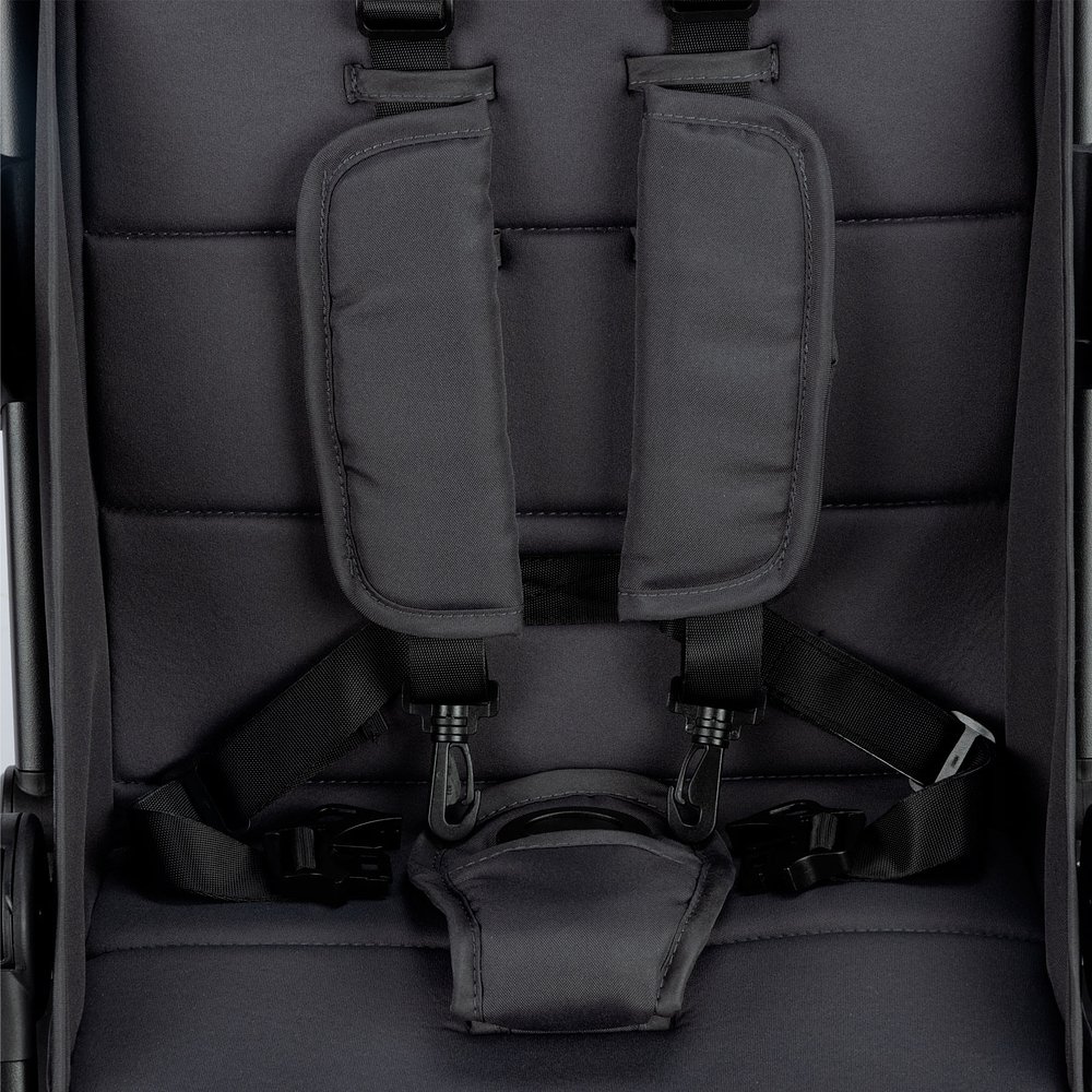 044_c-travelsystem-sparkplus-blackgraphite-safety1st-0026-detalhe-cinto4-still.jpg